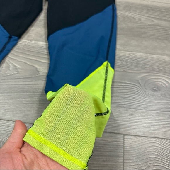 Fabletics PowerHold Leggings Medium Neon Colorblock Black Cropped Activewear - Picture 2 of 3